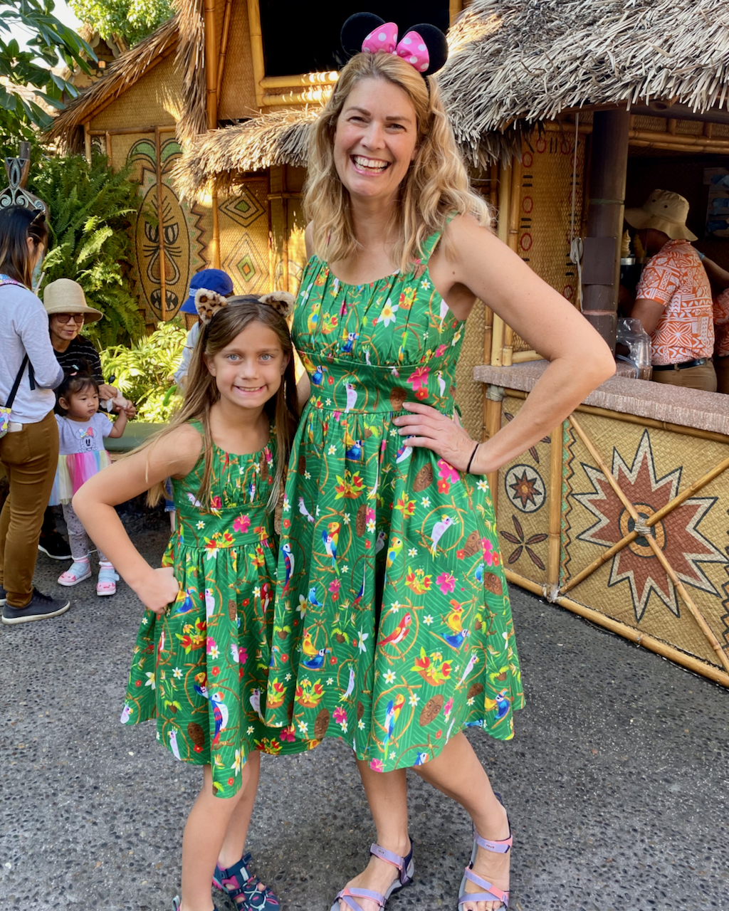 Mom and daughter matching best sale outfits store